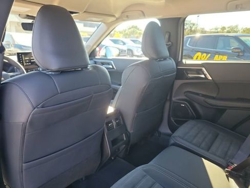 New 2026 Mitsubishi Outlander SE image 15
