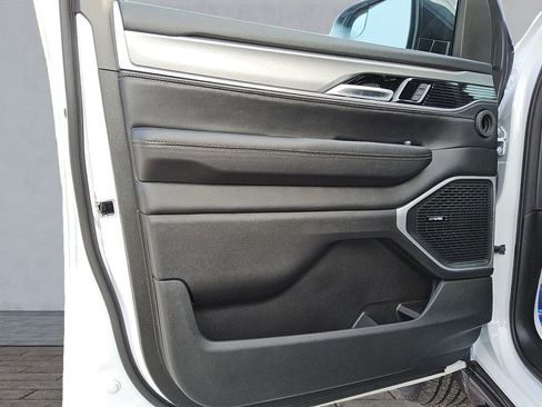 New 2026 Jeep Grand Wagoneer w/ Premium Group I image 17