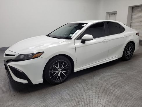 Used 2021 Toyota Camry SE FWD image 2
