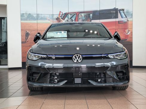 New 2026 Volkswagen Golf 2.0T image 3