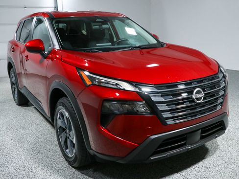 Used 2024 Nissan Rogue SV FWD image 5