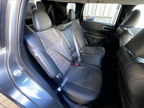 Used 2024 Mitsubishi Outlander SE image 16