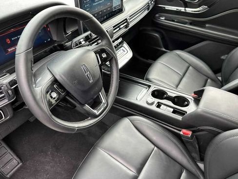 Used 2025 Lincoln Corsair FWD w/ Rear Removable Package Tray image 4