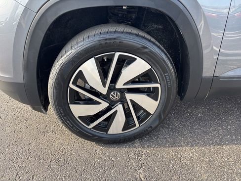 Used 2025 Volkswagen Atlas SE image 12