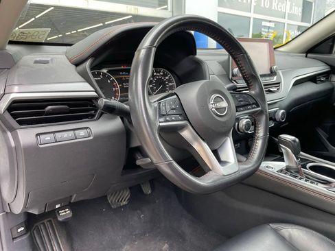 Used 2024 Nissan Altima 2.5 SR FWD image 9