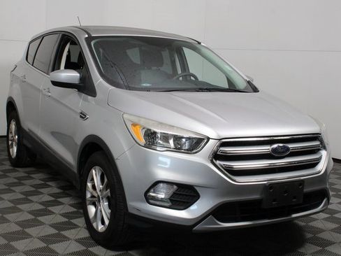 Used 2017 Ford Escape SE image 1