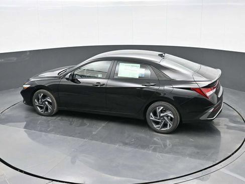 Certified 2025 Hyundai Elantra Sport w/ Cargo Package image 23