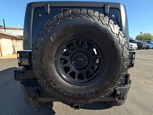 Used 2015 Jeep Wrangler Unlimited Rubicon image 42