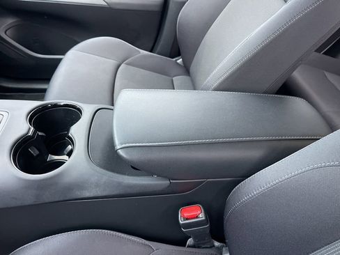 Used 2023 Toyota Venza LE image 13