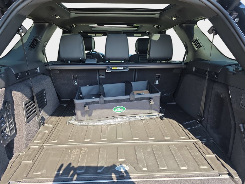New 2026 Land Rover Discovery Limited Edition AWD/4WD image 10