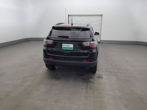 Used 2018 Jeep Compass Latitude w/ Popular Equipment Group AWD/4WD image 7