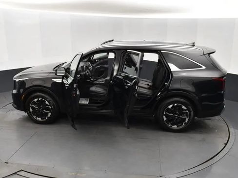 Used 2024 Kia Sorento S FWD image 7