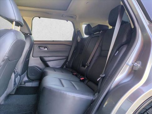 Used 2023 Nissan Rogue SV w/ SV Premium B Package image 18