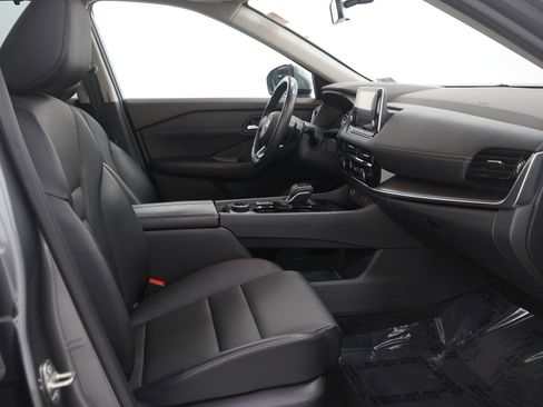 Used 2022 Nissan Rogue SV w/ SV Premium Package image 12