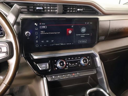 Used 2024 GMC Sierra 3500 Denali image 5