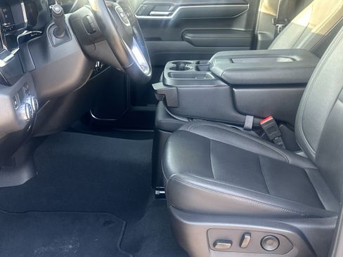 Used 2025 GMC Sierra 1500 SLT RWD image 9