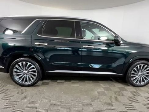 Used 2025 Hyundai Palisade Calligraphy FWD image 3