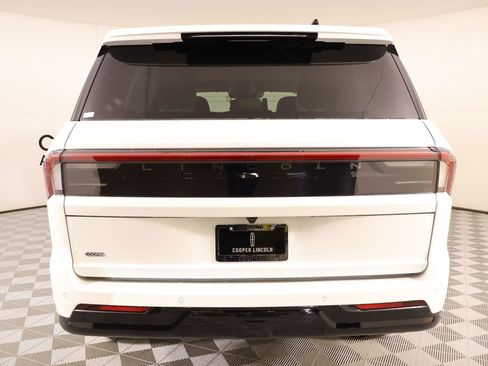 New 2026 Lincoln Navigator Premiere AWD/4WD image 23
