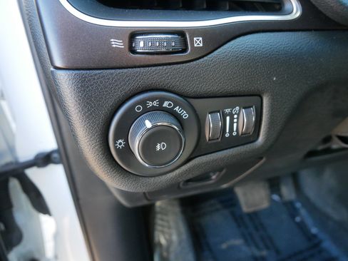 Used 2022 Jeep Cherokee Trailhawk image 24