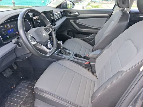 Used 2025 Volkswagen Jetta SE FWD image 10