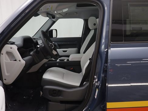 New 2025 Land Rover Defender 110 S image 7