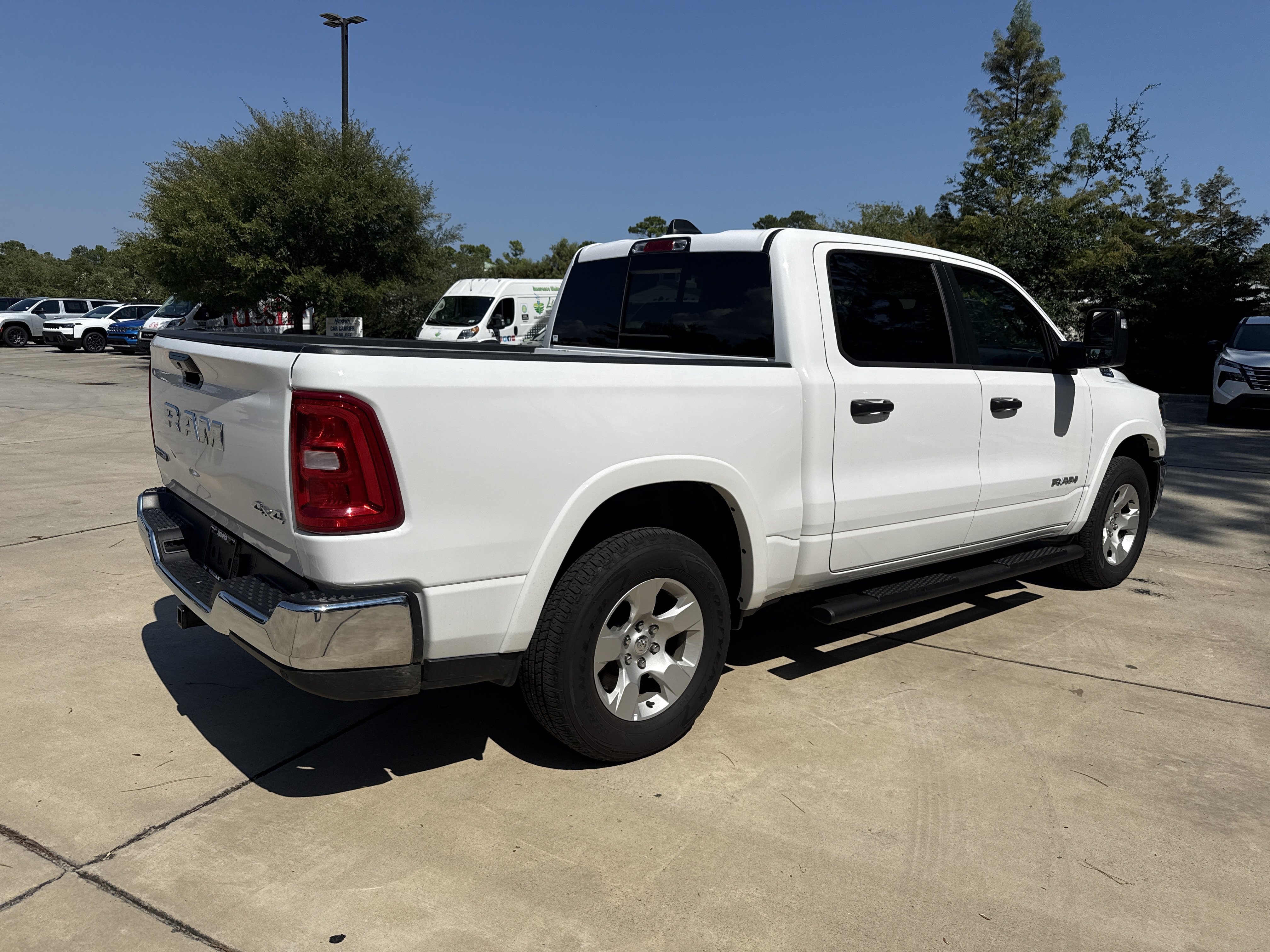 Used 2025 RAM 1500 Big Horn AWD/4WD image 9