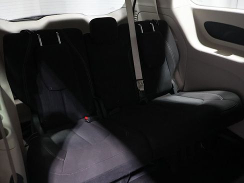 Used 2021 Chrysler Voyager LX image 20