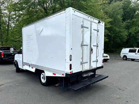Used 2017 GMC Savana 3500 RWD image 7