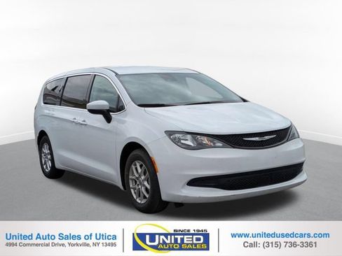 Used 2023 Chrysler Voyager LX FWD image 1