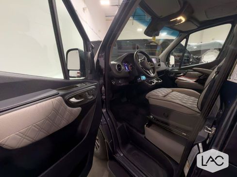Used 2022 Mercedes-Benz Sprinter 2500 image 33