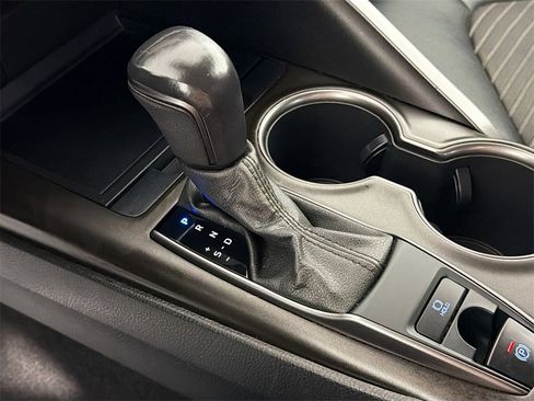 Used 2022 Toyota Camry SE image 16