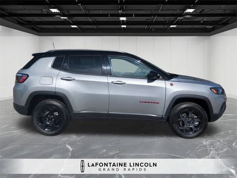 Used 2023 Jeep Compass Trailhawk image 6
