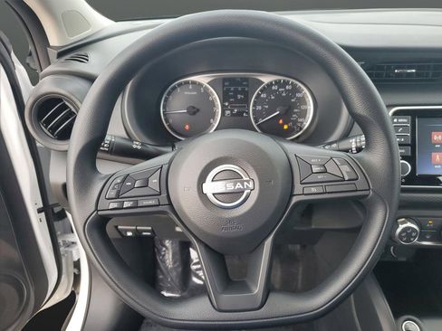New 2025 Nissan Kicks Play S image 15