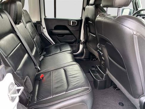 Used 2018 Jeep Wrangler Unlimited Sahara image 24