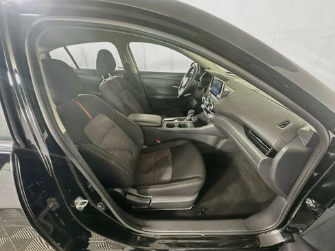 Used 2025 Nissan Sentra SR FWD image 29