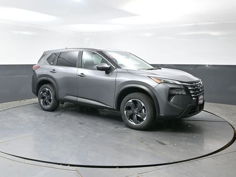 Used 2025 Nissan Rogue SV AWD/4WD image 3