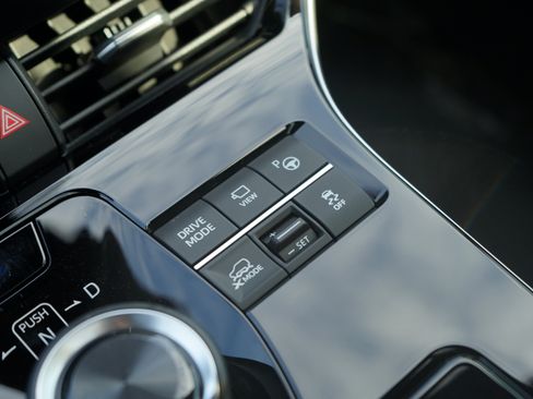 Used 2024 Subaru Solterra Touring image 28