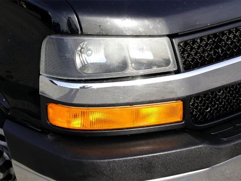 Used 2017 Chevrolet Express 2500 LT w/ LT Preferred Equipment Group image 2