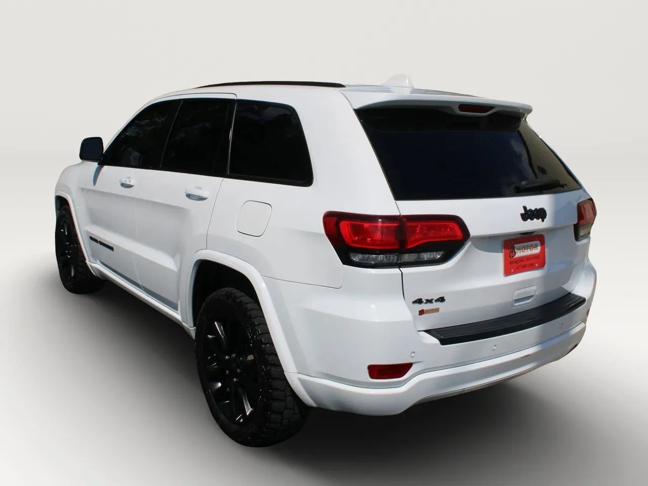 Used 2018 Jeep Grand Cherokee Altitude AWD/4WD image 7