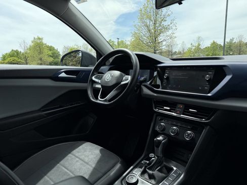 Used 2022 Volkswagen Taos SE image 19