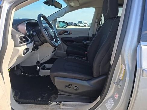 Used 2024 Chrysler Voyager LX FWD image 6