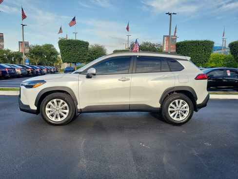 Used 2024 Toyota Corolla Cross LE image 7