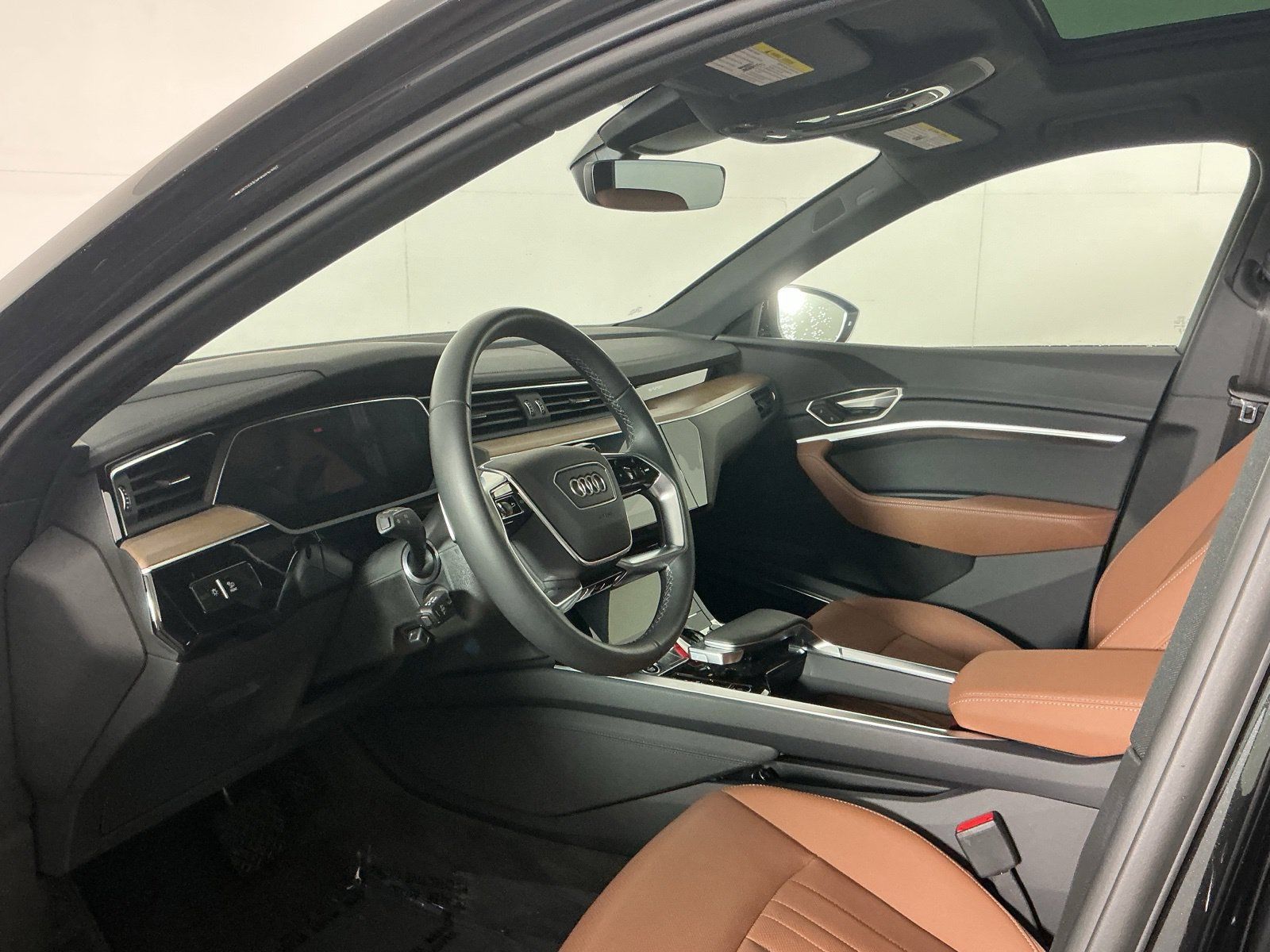 Used 2024 Audi Q8 e-tron Premium Plus w/ Premium Plus Package AWD/4WD image 10