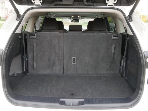 Used 2024 Toyota Highlander LE image 12