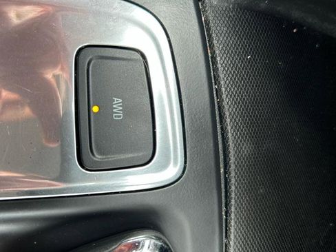 Used 2020 Chevrolet Equinox LT w/ Driver Convenience Package image 18