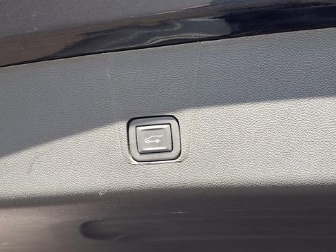 Used 2023 Chevrolet Traverse LT FWD image 22