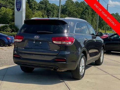 Used 2017 Kia Sorento LX image 7