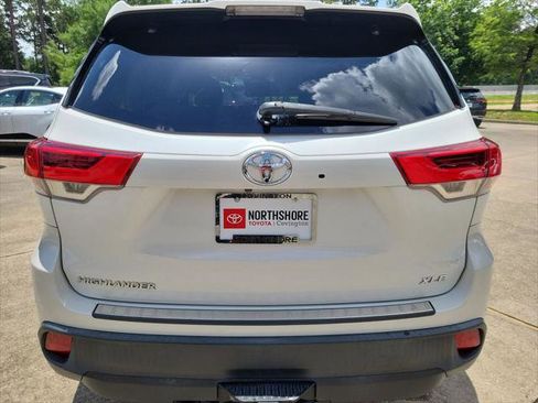 Certified 2017 Toyota Highlander XLE FWD image 5