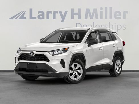 Used 2020 Toyota RAV4 LE FWD image 1