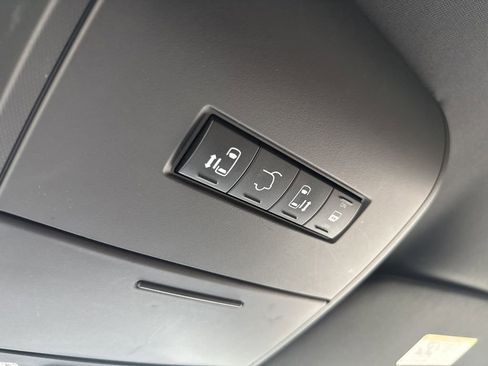 Used 2018 Dodge Grand Caravan SXT FWD image 17